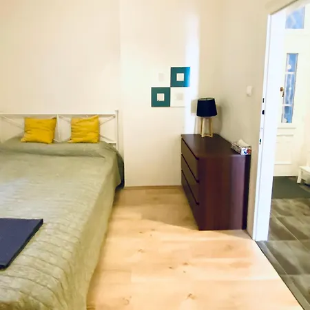 B32 Gellert * Budapest